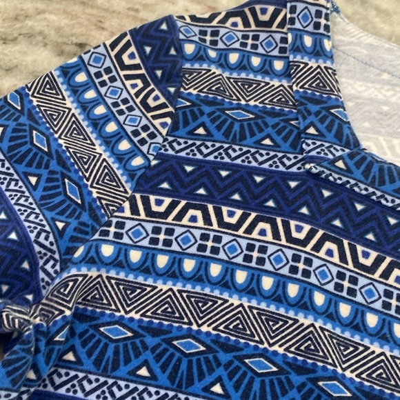 Kim Rogers size  XL top with 3/4 sleeves blue on blue alternating patterns - Picture 4 of 6